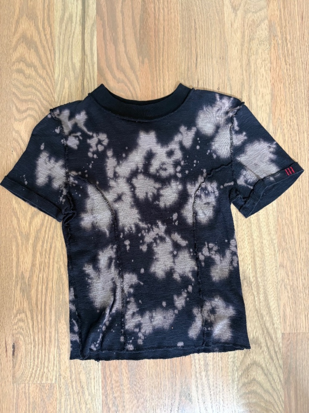 URBAN OUTFITTER TEE- NWT-SIE M